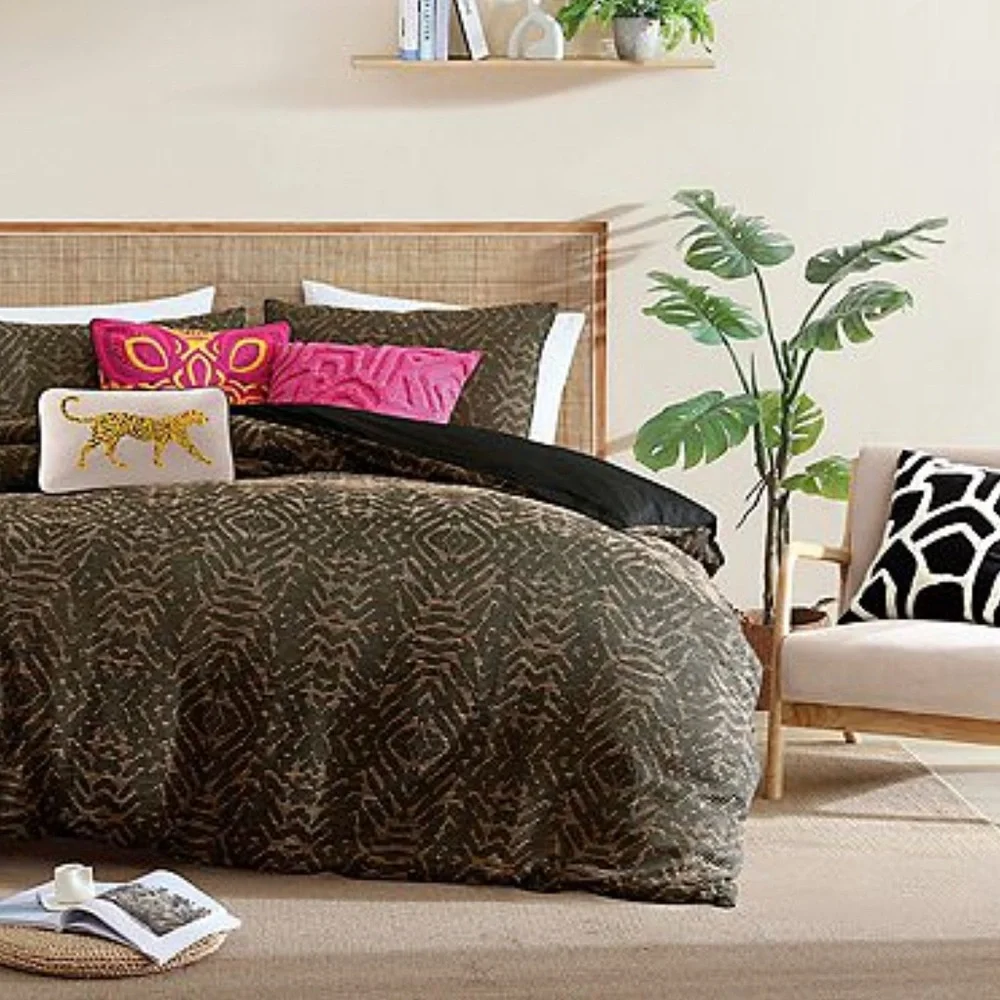 NWT Kohls- King Duvet Cover Set in Black and Gold/Brown tiger stripe